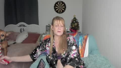 Snapshot of emberpheonixxx chatting on 12/30/24, 04:31 Ember Pheonixxx online show from 12/30/24, 04:31