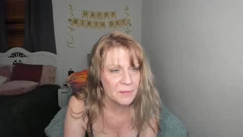 Snapshot of emberpheonixxx chatting on 02/25/25, 06:36 Ember Pheonixxx online show from 02/25/25, 06:36