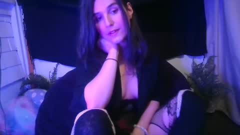Snapshot of embers_of_eternity chatting on 12/25/24, 01:10 Ellie online show from 12/25/24, 01:10