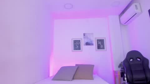 emelie_89 online show from 01/10/25, 11:43