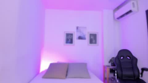 emelie_89 online show from 02/12/25, 11:40