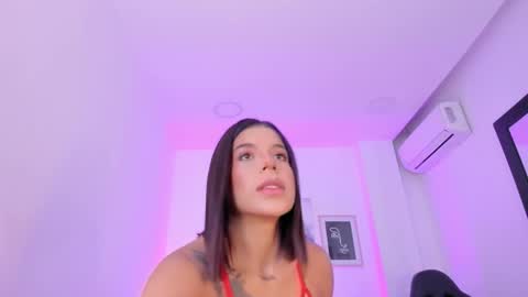 emelie_89 online show from 03/04/25, 12:01