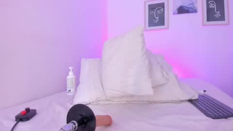 emelie_89 online show from 03/06/25, 03:02