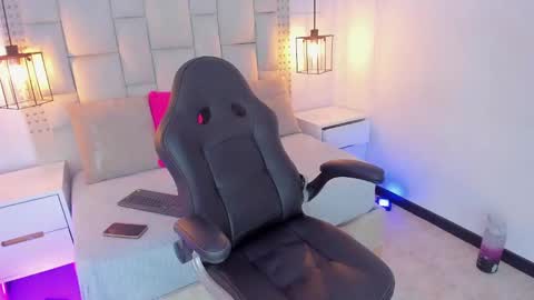 Emily  online show from 12/04/24, 11:02