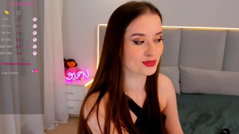 Snapshot of emelilove chatting on 12/25/24, 05:05 Emeli online show from 12/25/24, 05:05