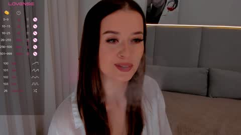 Snapshot of emelilove chatting on 02/02/25, 05:10 Emeli online show from 02/02/25, 05:10