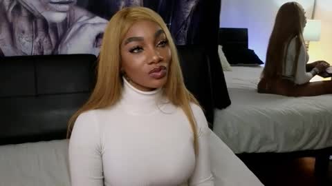 anyelii  online show from 11/18/25, 03:34