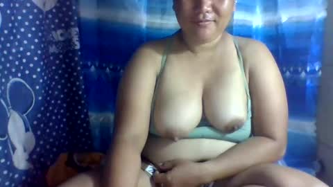 Snapshot of emelybloom123 chatting on 01/22/25, 10:37 emelybloom123 online show from 01/22/25, 10:37