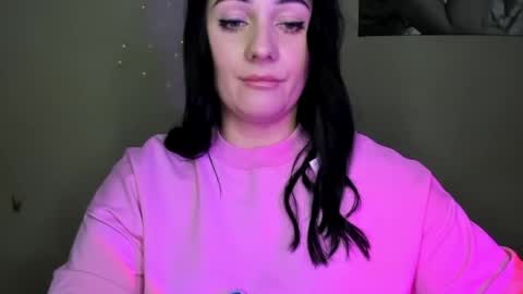 Snapshot of emelyblum chatting on 12/03/24, 11:46 Emely online show from 12/03/24, 11:46