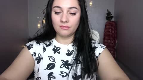 Snapshot of emelyblum chatting on 01/05/25, 11:33 Emely online show from 01/05/25, 11:33