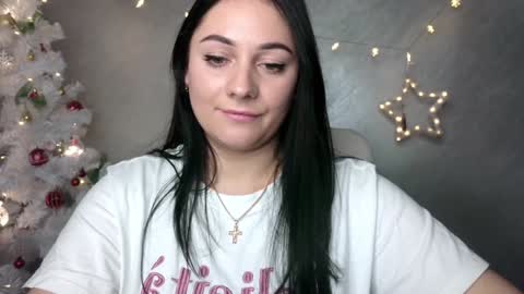 Snapshot of emelyblum chatting on 01/14/25, 12:11 Emely online show from 01/14/25, 12:11