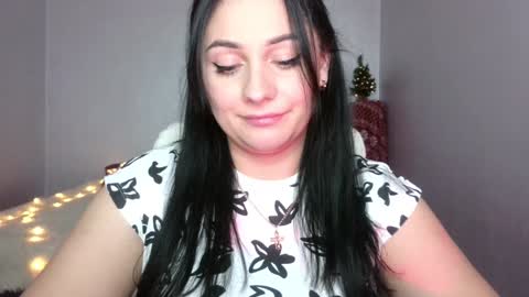 Snapshot of emelyblum chatting on 01/15/25, 03:54 Emely online show from 01/15/25, 03:54