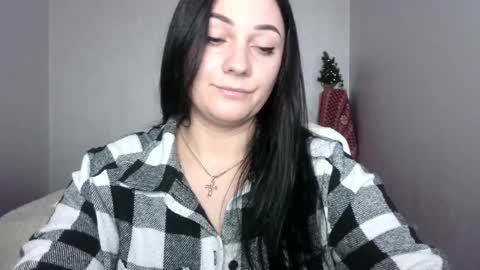 Snapshot of emelyblum chatting on 01/16/25, 04:38 Emely online show from 01/16/25, 04:38