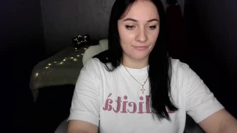 Snapshot of emelyblum chatting on 01/17/25, 05:42 Emely online show from 01/17/25, 05:42