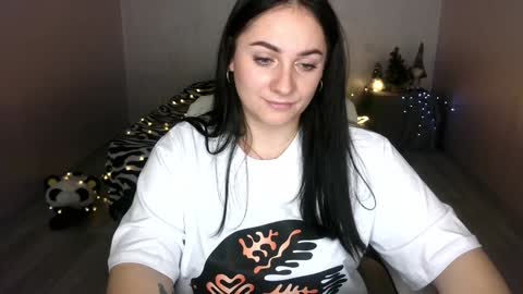 Snapshot of emelyblum chatting on 01/25/25, 02:37 Emely online show from 01/25/25, 02:37