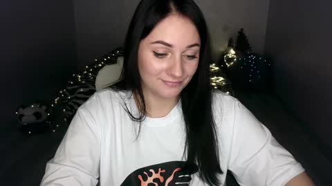 Snapshot of emelyblum chatting on 01/26/25, 02:14 Emely online show from 01/26/25, 02:14