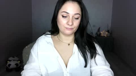 Snapshot of emelyblum chatting on 03/05/25, 05:18 Emely online show from 03/05/25, 05:18