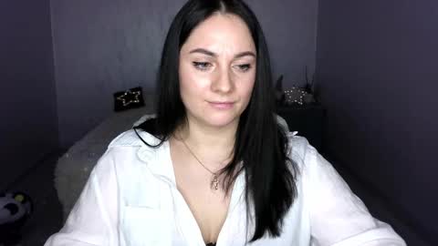 Snapshot of emelyblum chatting on 03/07/25, 04:13 Emely online show from 03/07/25, 04:13