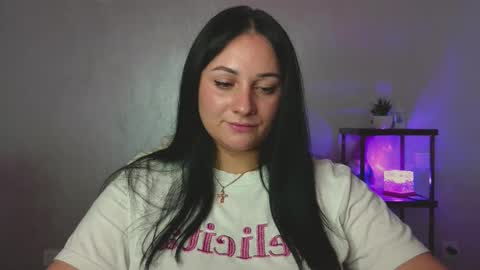 Snapshot of emelyblum chatting on 09/08/25, 09:58 Emely online show from 09/08/25, 09:58