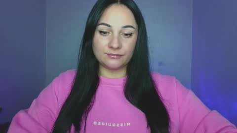 Snapshot of emelyblum chatting on 09/19/25, 04:18 Emely online show from 09/19/25, 04:18