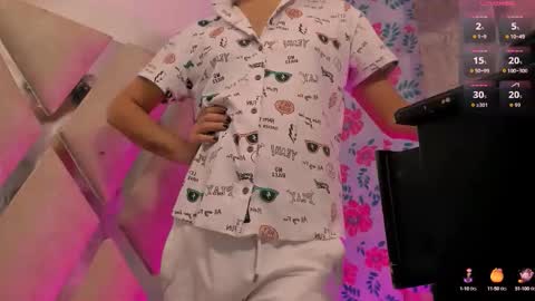 emely online show from 09/29/25, 11:48