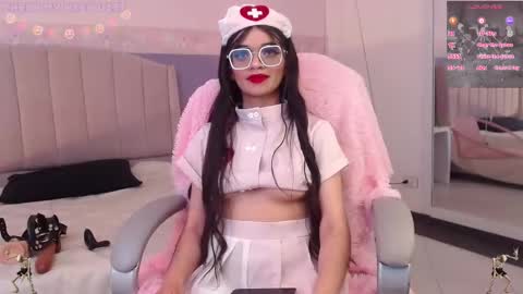 Snapshot of emerald_gh chatting on 10/19/25, 01:39 Danna online show from 10/19/25, 01:39