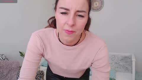Snapshot of emerald_kittycat chatting on 02/22/25, 12:08 just me online show from 02/22/25, 12:08