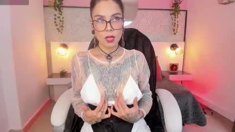 Esmeralda online show from 11/04/25, 12:26