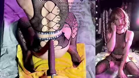 Snapshot of emerylune_xo chatting on 11/12/25, 05:30 Emery Lune online show from 11/12/25, 05:30