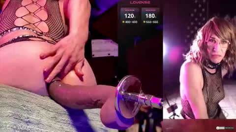 Snapshot of emerylune_xo chatting on 11/20/25, 04:56 Emery Lune online show from 11/20/25, 04:56