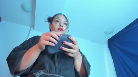 Snapshot of emiily15_ chatting on 01/07/25, 06:35 Emi online show from 01/07/25, 06:35