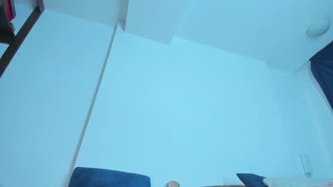 Snapshot of emiily15_ chatting on 02/19/25, 06:21 Emi online show from 02/19/25, 06:21