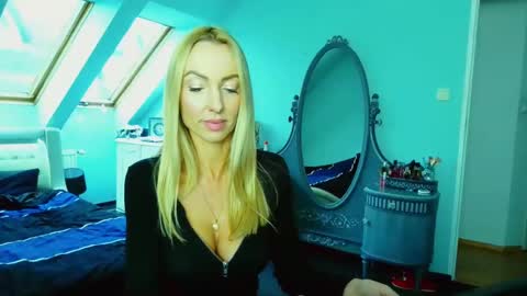 Emila online show from 01/23/25, 10:54