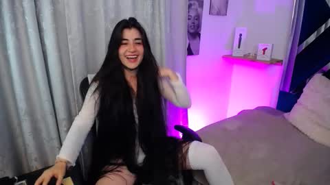 Snapshot of emilayton_ chatting on 12/03/24, 06:37 emilayton_ online show from 12/03/24, 06:37