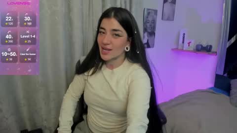 Snapshot of emilayton_ chatting on 12/19/24, 03:51 emilayton_ online show from 12/19/24, 03:51