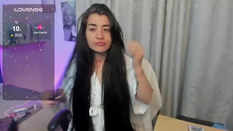 Snapshot of emilayton_ chatting on 01/24/25, 03:43 emilayton_ online show from 01/24/25, 03:43