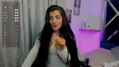 Snapshot of emilayton_ chatting on 02/19/25, 04:55 emilayton_ online show from 02/19/25, 04:55