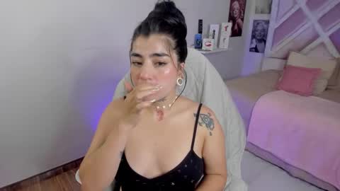 Snapshot of emilayton_ chatting on 09/11/25, 07:14 emilayton_ online show from 09/11/25, 07:14