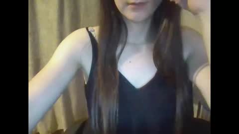 Snapshot of emili0899 chatting on 09/22/25, 09:39 emili0899 online show from 09/22/25, 09:39