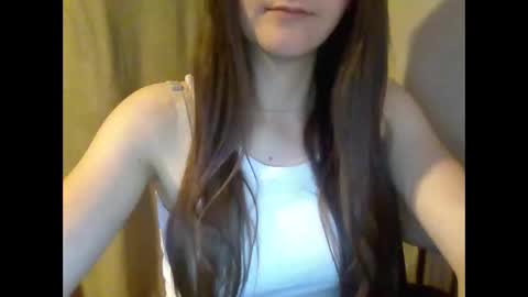 Snapshot of emili0899 chatting on 09/28/25, 07:52 emili0899 online show from 09/28/25, 07:52