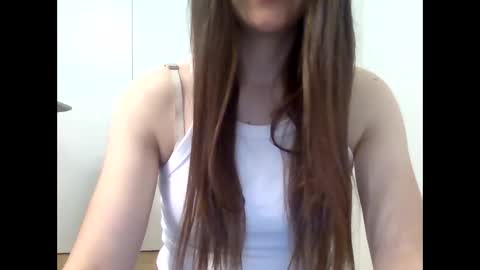Snapshot of emili0899 chatting on 10/03/25, 05:43 emili0899 online show from 10/03/25, 05:43