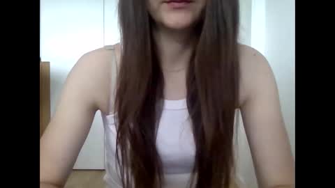 Snapshot of emili0899 chatting on 10/04/25, 01:31 emili0899 online show from 10/04/25, 01:31