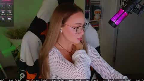 Emili online show from 11/23/25, 01:11