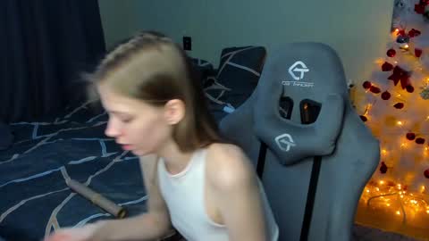 Snapshot of emili_sweet__ chatting on 12/26/24, 06:54 emili_sweet__ online show from 12/26/24, 06:54