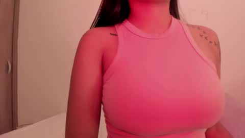 Snapshot of emilia_ghendle chatting on 12/13/24, 10:13 Emilia Big Boobs online show from 12/13/24, 10:13