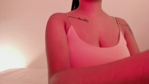 Snapshot of emilia_ghendle chatting on 12/15/24, 07:10 Emilia Big Boobs online show from 12/15/24, 07:10