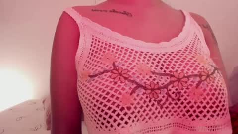 Snapshot of emilia_ghendle chatting on 12/24/24, 08:16 Emilia Big Boobs online show from 12/24/24, 08:16