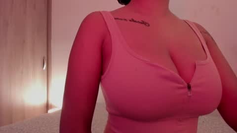 Snapshot of emilia_ghendle chatting on 01/15/25, 04:11 Emilia Big Boobs online show from 01/15/25, 04:11