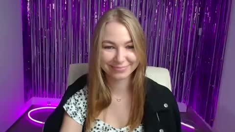 Emilia online show from 09/23/25, 05:32