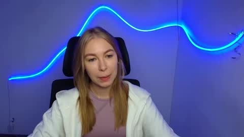 Emilia online show from 09/24/25, 05:33